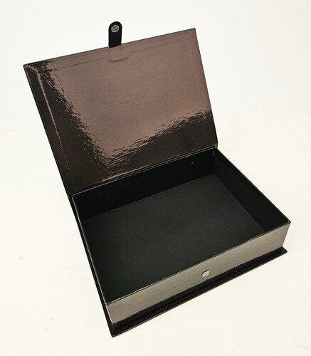 Коробка для платков Цветы на чёрном