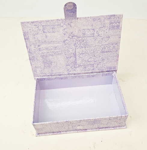 Коробка для платков Цветы на белом (оптимально подходит для шёлковых платков)