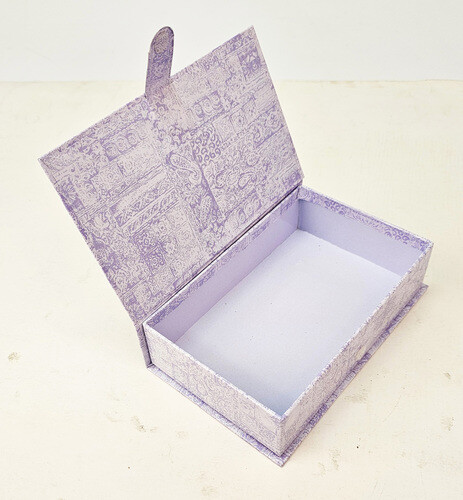 Коробка для платков Цветы на белом (оптимально подходит для шёлковых платков)