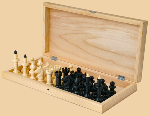 Шахматы Айвенго (тёмно-белые, тёмно-бордовые клетки)