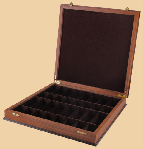 Шахматы в ларце Север (орех-ясень, клетка 4,5 см)