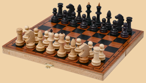 Шахматы Игрок мини из сапели №1